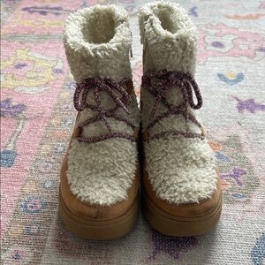 Cat & Jack Platform Cream Sherpa-Lined Kids Boots with Brown Suede Accents